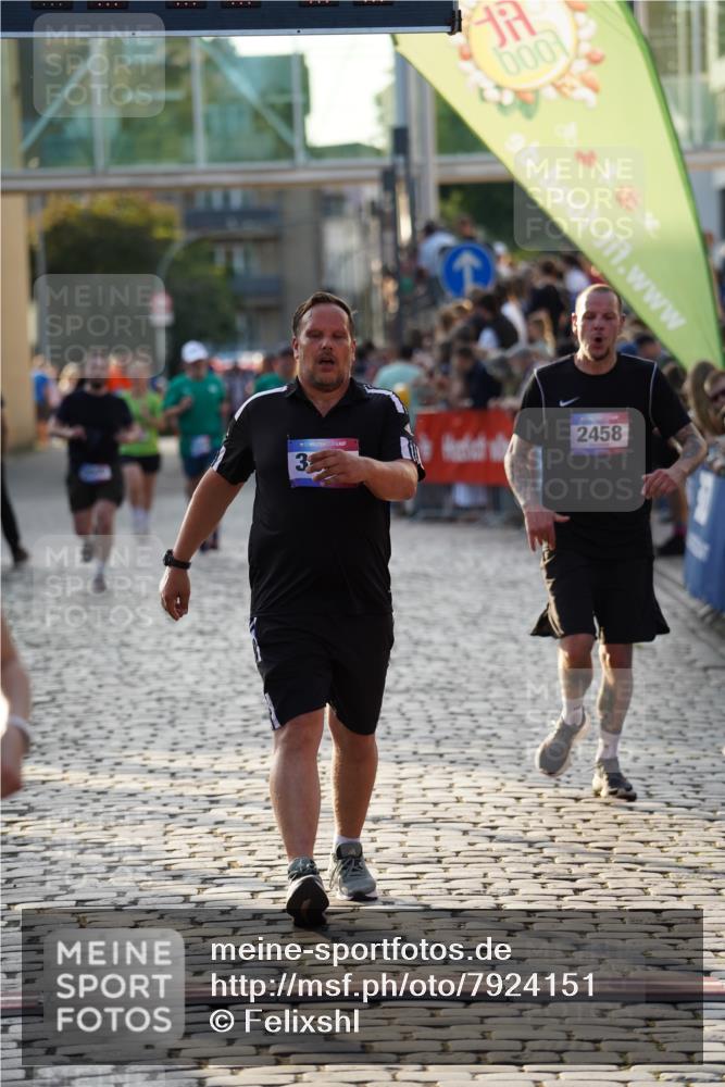 13.06.2025 - Holstenköstenlauf Felixshl http://msf.ph/oto/7924151 13.06.2025 19:58:20 Laufen 2458, 2789, 3881, 3945 meine-sportfotos.de