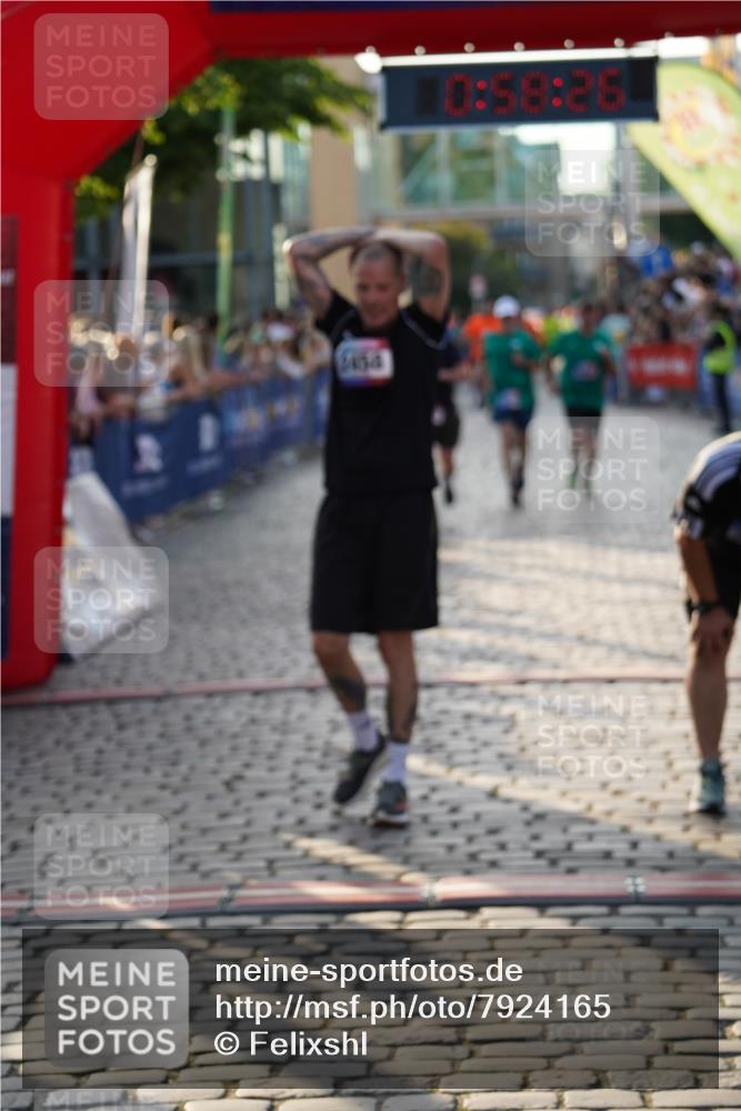 13.06.2025 - Holstenköstenlauf Felixshl http://msf.ph/oto/7924165 13.06.2025 19:58:25 Laufen 2444, 2458, 2940, 3055, 3056, 3279 meine-sportfotos.de