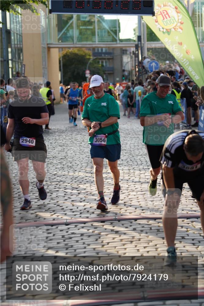 13.06.2025 - Holstenköstenlauf Felixshl http://msf.ph/oto/7924179 13.06.2025 19:58:28 Laufen 2251, 2444, 2940, 3055, 3056, 3279, 3727, 3745 meine-sportfotos.de