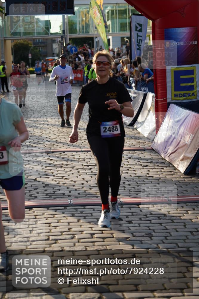 13.06.2025 - Holstenköstenlauf Felixshl http://msf.ph/oto/7924228 13.06.2025 19:58:53 Laufen 2488, 2543, 3851, 3870, 3876, 3880, 3965 meine-sportfotos.de