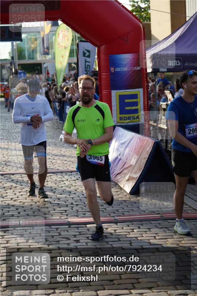 13.06.2025 - Holstenköstenlauf Felixshl http://msf.ph/oto/7924234 13.06.2025 19:58:56 Laufen 2110, 2284, 2488, 2543, 3851, 3870, 3876, 3880, 3965 meine-sportfotos.de