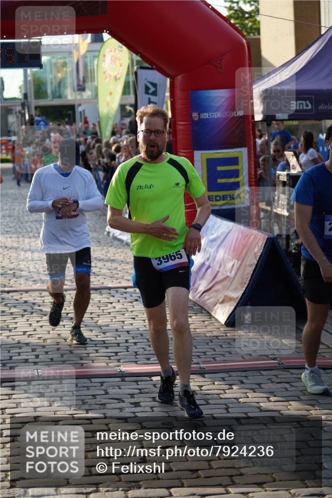 13.06.2025 - Holstenköstenlauf Felixshl http://msf.ph/oto/7924236 13.06.2025 19:58:56 Laufen 2110, 2284, 2488, 2543, 3851, 3870, 3876, 3880, 3965 meine-sportfotos.de