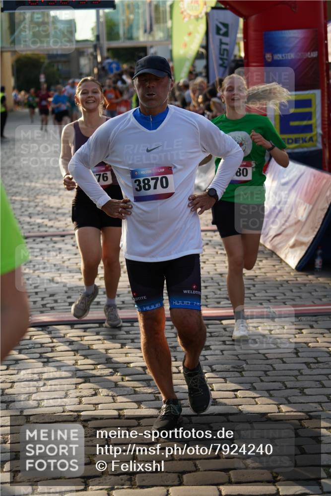 13.06.2025 - Holstenköstenlauf Felixshl http://msf.ph/oto/7924240 13.06.2025 19:58:59 Laufen 2110, 2284, 3157, 3772, 3851, 3870, 3876, 3880, 3965 meine-sportfotos.de