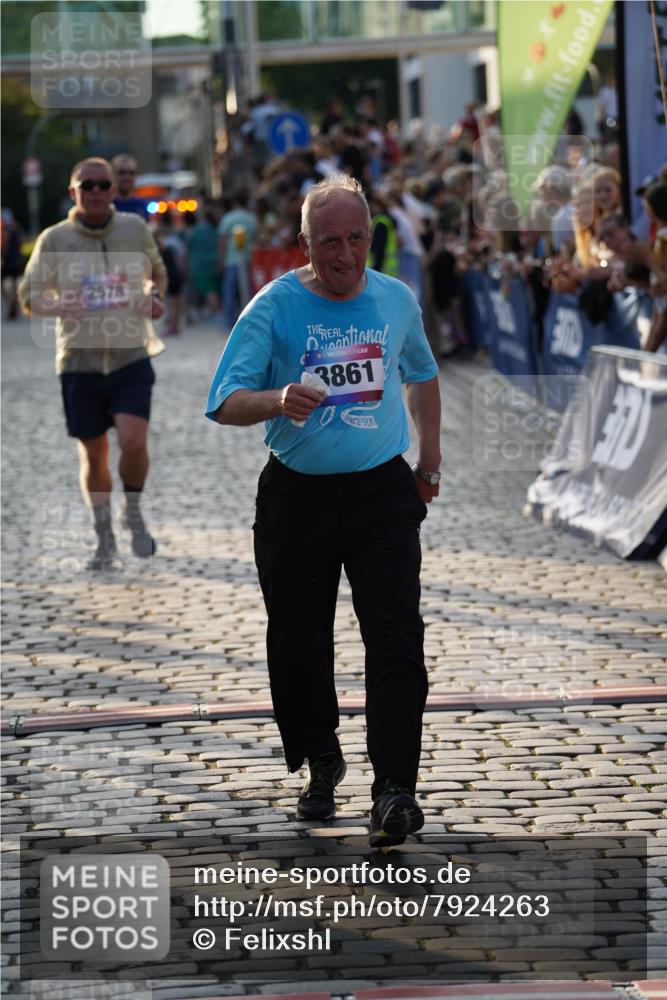 13.06.2025 - Holstenköstenlauf Felixshl http://msf.ph/oto/7924263 13.06.2025 19:59:12 Laufen 2578, 2834, 3762, 3804, 3861 meine-sportfotos.de