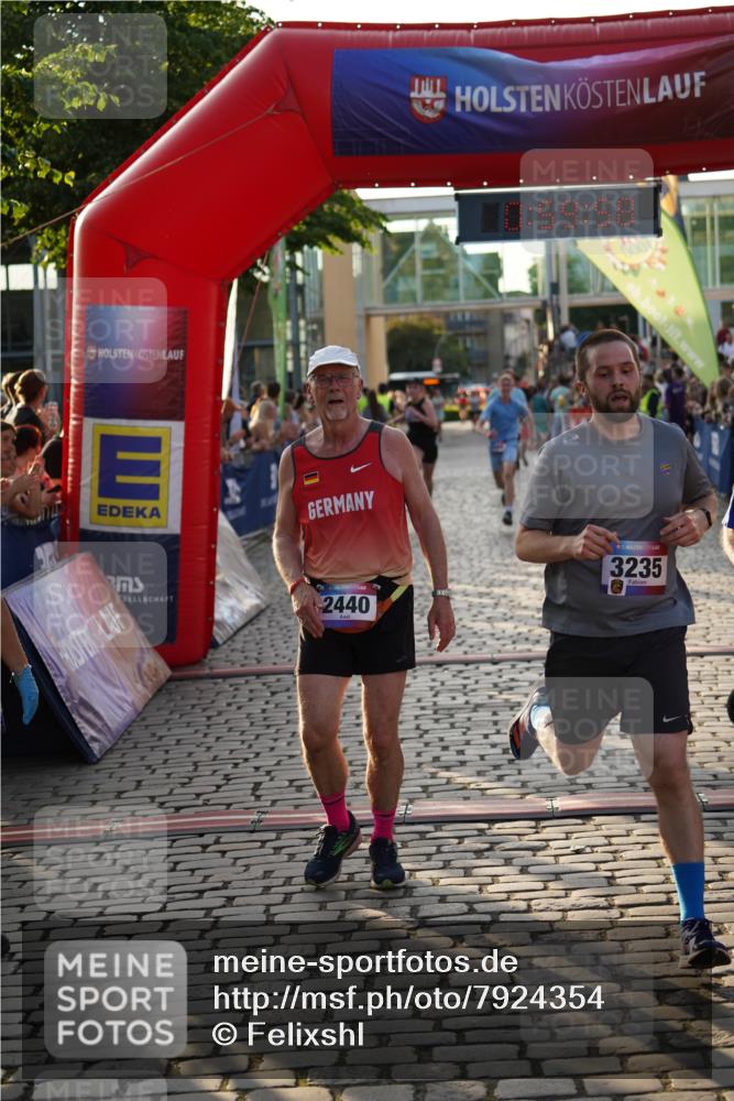 13.06.2025 - Holstenköstenlauf Felixshl http://msf.ph/oto/7924354 13.06.2025 19:59:58 Laufen 2440, 2494, 2495, 2628, 3235, 3248, 3599, 3797, 3798, 3801 meine-sportfotos.de