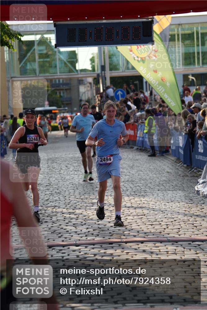 13.06.2025 - Holstenköstenlauf Felixshl http://msf.ph/oto/7924358 13.06.2025 20:00:00 Laufen 2494, 2495, 3235, 3248, 3797, 3798, 3836 meine-sportfotos.de