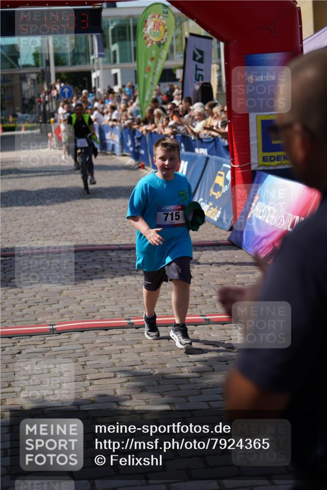 13.06.2025 - Holstenköstenlauf Felixshl http://msf.ph/oto/7924365 13.06.2025 16:12:12 Laufen 710, 715 meine-sportfotos.de