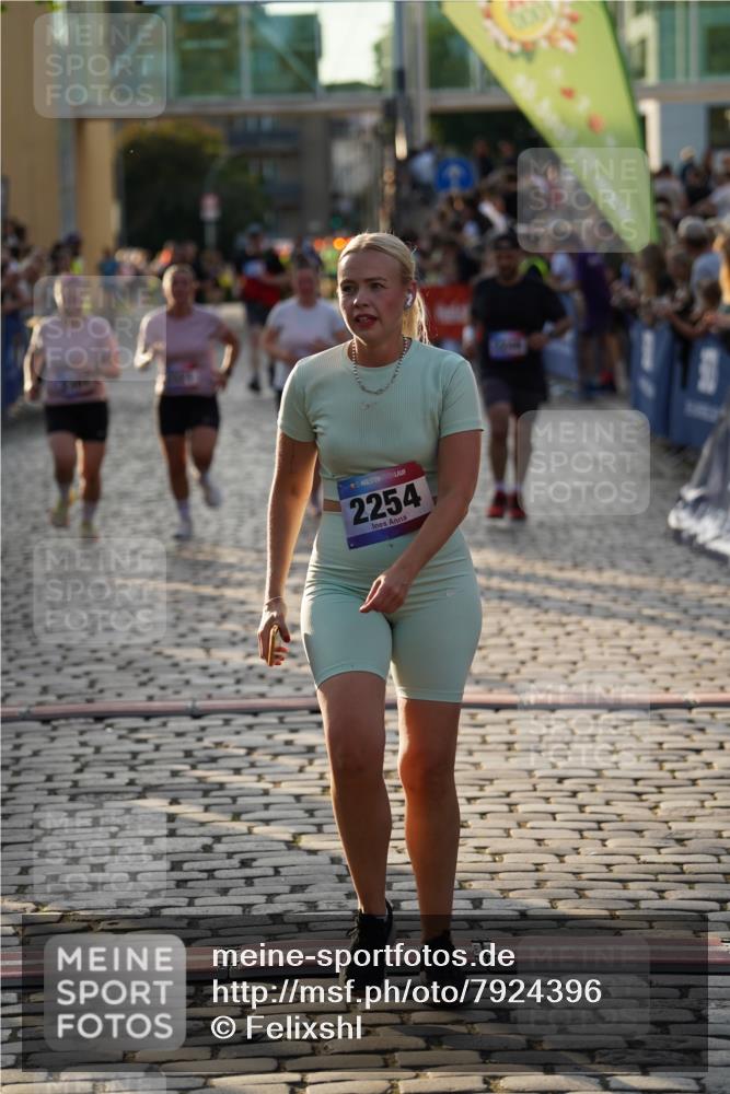 13.06.2025 - Holstenköstenlauf Felixshl http://msf.ph/oto/7924396 13.06.2025 20:00:16 Laufen 2248, 2249, 2254, 2301, 2321, 3187 meine-sportfotos.de