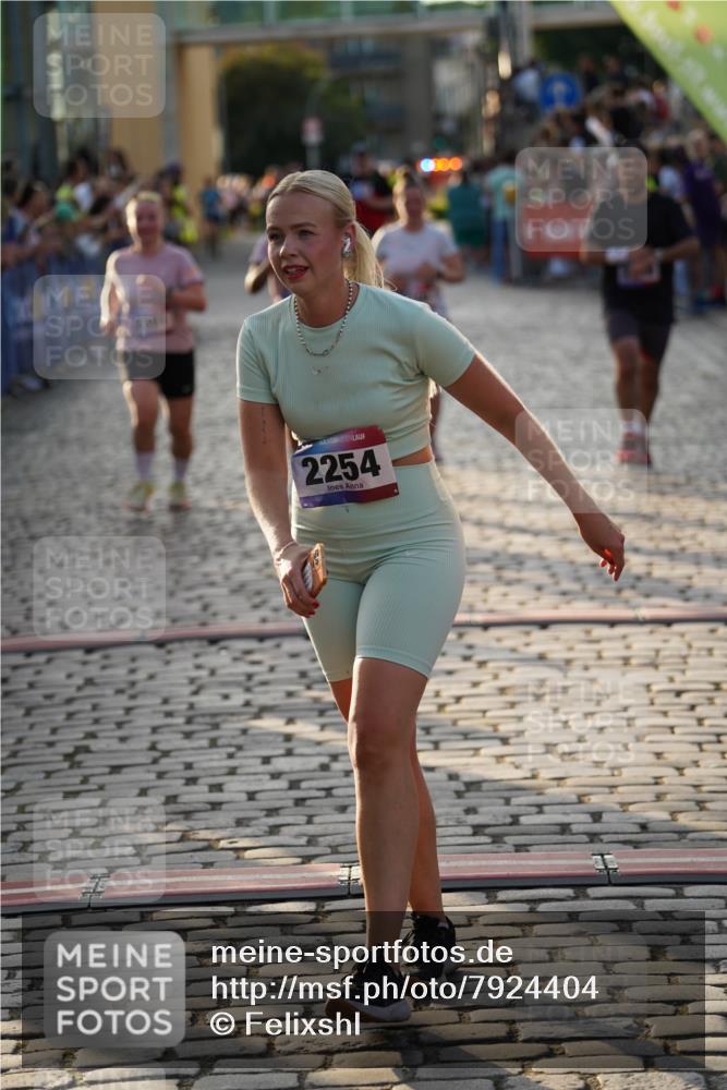 13.06.2025 - Holstenköstenlauf Felixshl http://msf.ph/oto/7924404 13.06.2025 20:00:17 Laufen 2248, 2249, 2254, 2301, 2321, 3187 meine-sportfotos.de