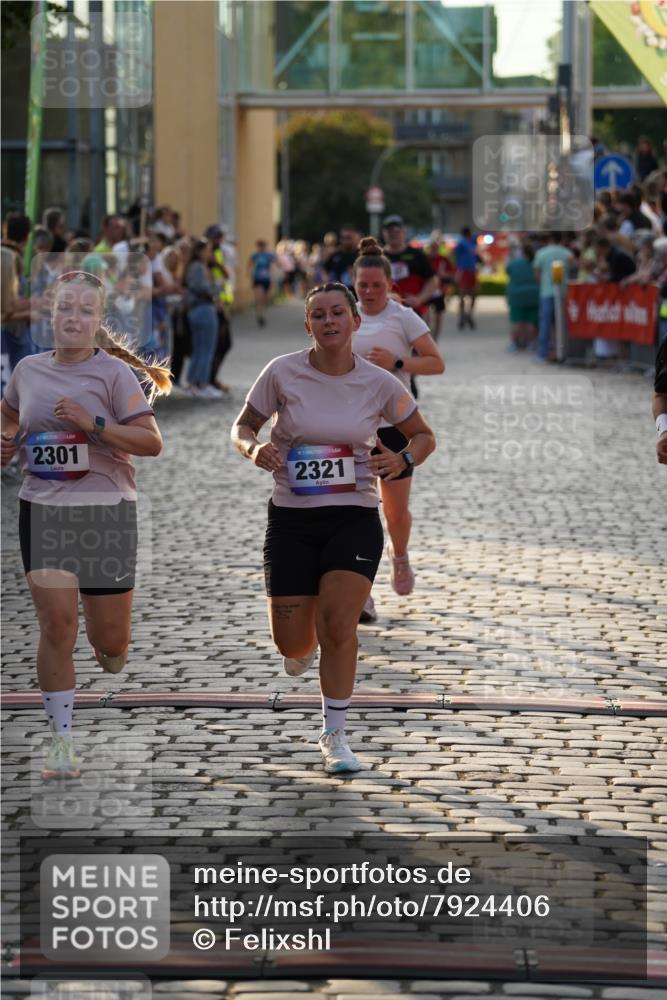13.06.2025 - Holstenköstenlauf Felixshl http://msf.ph/oto/7924406 13.06.2025 20:00:18 Laufen 2248, 2249, 2254, 2301, 2321, 3187 meine-sportfotos.de