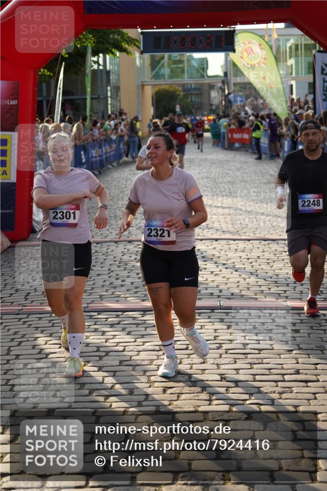 13.06.2025 - Holstenköstenlauf Felixshl http://msf.ph/oto/7924416 13.06.2025 20:00:20 Laufen 2248, 2249, 2301, 2321, 3083, 3187 meine-sportfotos.de
