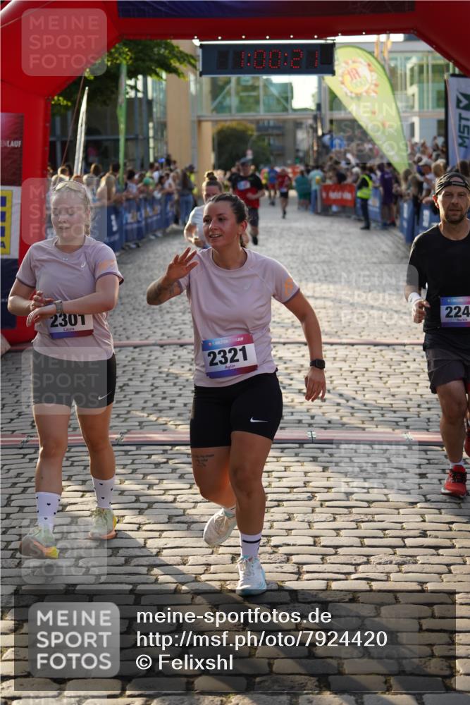 13.06.2025 - Holstenköstenlauf Felixshl http://msf.ph/oto/7924420 13.06.2025 20:00:20 Laufen 2248, 2249, 2301, 2321, 3083, 3187 meine-sportfotos.de