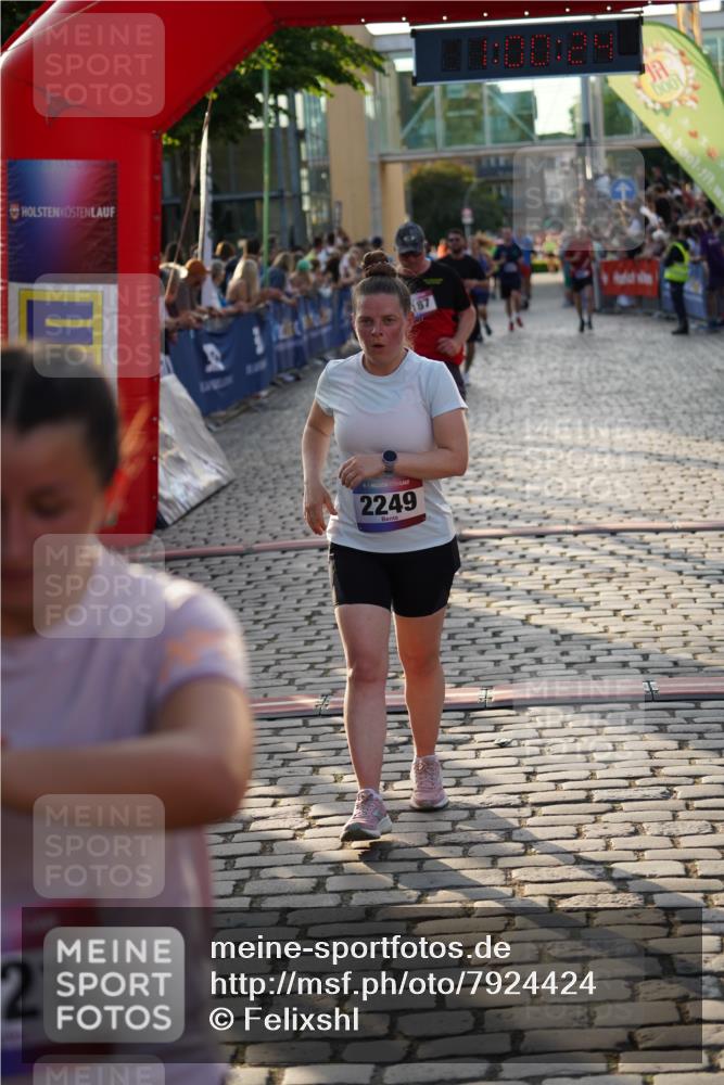 13.06.2025 - Holstenköstenlauf Felixshl http://msf.ph/oto/7924424 13.06.2025 20:00:23 Laufen 2249, 2340, 3083, 3187 meine-sportfotos.de