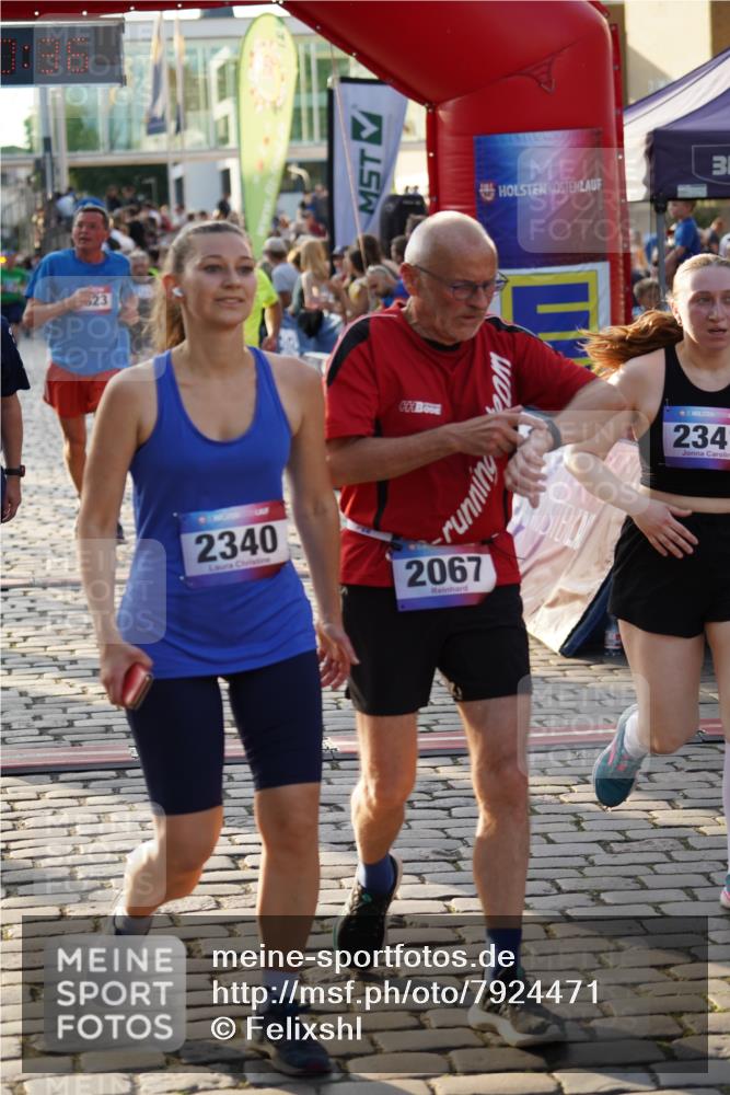 13.06.2025 - Holstenköstenlauf Felixshl http://msf.ph/oto/7924471 13.06.2025 20:00:35 Laufen 2067, 2111, 2140, 2237, 2260, 2261, 2340, 2341, 2360, 2927, 3623, 3763, 3985 meine-sportfotos.de