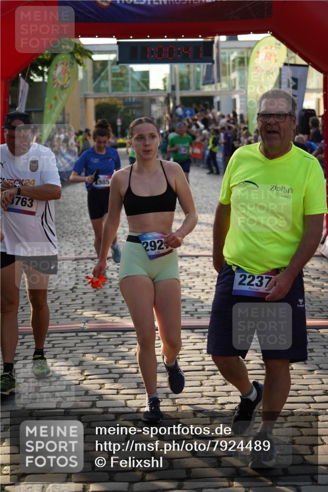 13.06.2025 - Holstenköstenlauf Felixshl http://msf.ph/oto/7924489 13.06.2025 20:00:40 Laufen 2111, 2140, 2237, 2927, 3576, 3763, 3985 meine-sportfotos.de
