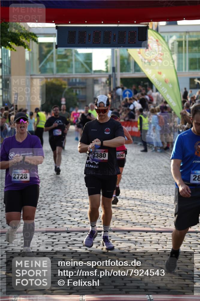 13.06.2025 - Holstenköstenlauf Felixshl http://msf.ph/oto/7924543 13.06.2025 20:01:09 Laufen 2380, 2406, 2728, 2763, 2766, 2841, 2889, 3138, 3934, 3986 meine-sportfotos.de