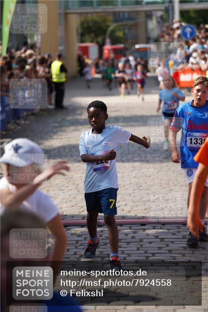 13.06.2025 - Holstenköstenlauf Felixshl http://msf.ph/oto/7924558 13.06.2025 16:20:52 Laufen 157, 217, 228, 344, 357, 889, 1001, 1338, 1398, 1849 meine-sportfotos.de