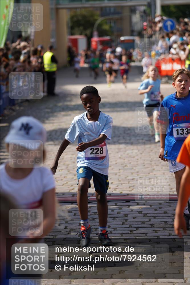 13.06.2025 - Holstenköstenlauf Felixshl http://msf.ph/oto/7924562 13.06.2025 16:20:52 Laufen 157, 217, 228, 344, 357, 889, 1001, 1338, 1398, 1849 meine-sportfotos.de