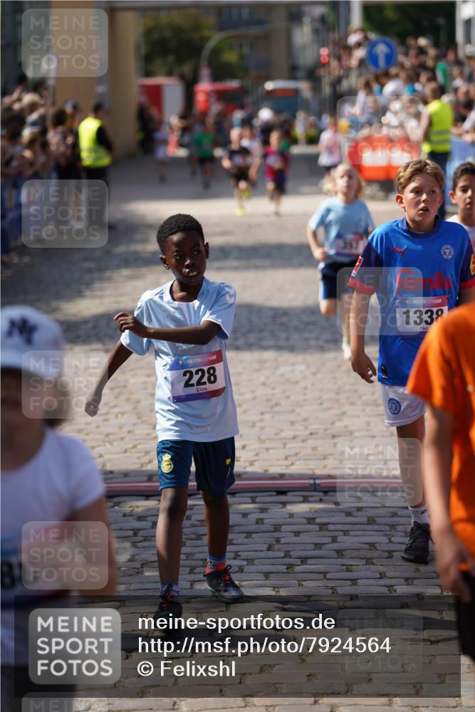 13.06.2025 - Holstenköstenlauf Felixshl http://msf.ph/oto/7924564 13.06.2025 16:20:53 Laufen 157, 228, 344, 357, 889, 983, 1001, 1144, 1277, 1338, 1849 meine-sportfotos.de
