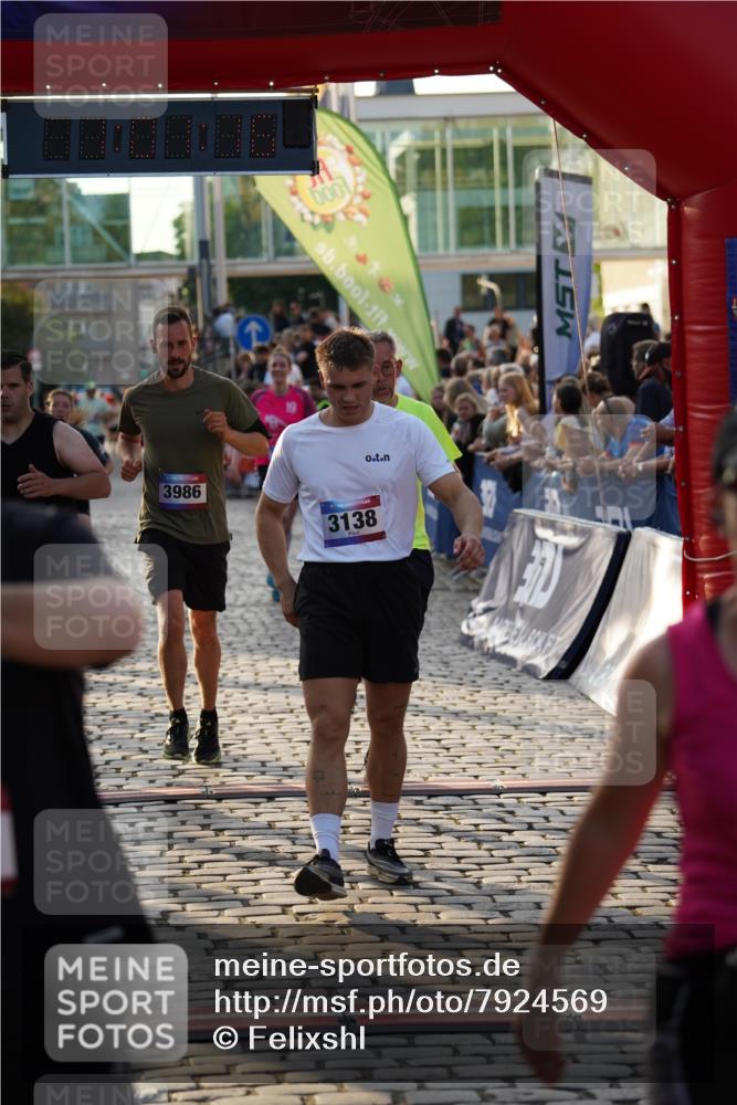 13.06.2025 - Holstenköstenlauf Felixshl http://msf.ph/oto/7924569 13.06.2025 20:01:15 Laufen 2763, 2766, 2889, 3138, 3170, 3174, 3934, 3986 meine-sportfotos.de