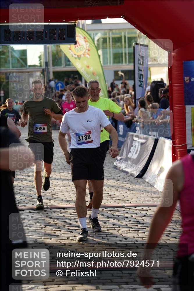 13.06.2025 - Holstenköstenlauf Felixshl http://msf.ph/oto/7924571 13.06.2025 20:01:16 Laufen 2763, 2766, 2889, 3138, 3170, 3174, 3934, 3986 meine-sportfotos.de