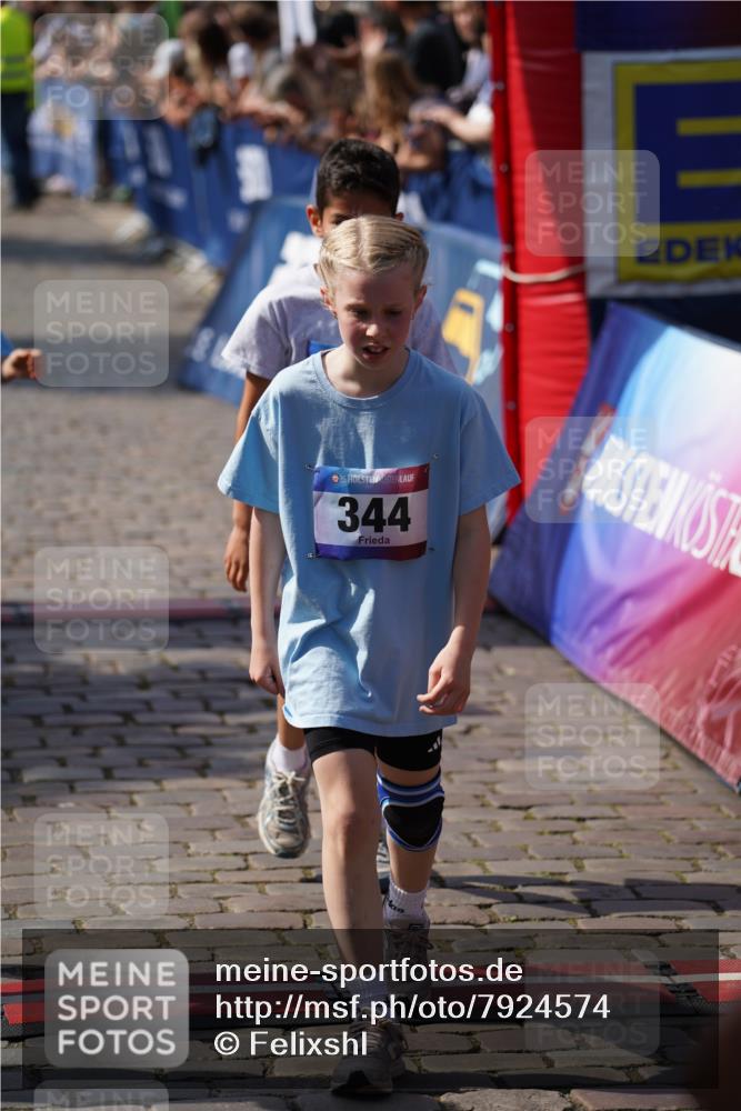 13.06.2025 - Holstenköstenlauf Felixshl http://msf.ph/oto/7924574 13.06.2025 16:20:55 Laufen 228, 344, 357, 983, 1001, 1054, 1144, 1277, 1338, 1397, 1849 meine-sportfotos.de