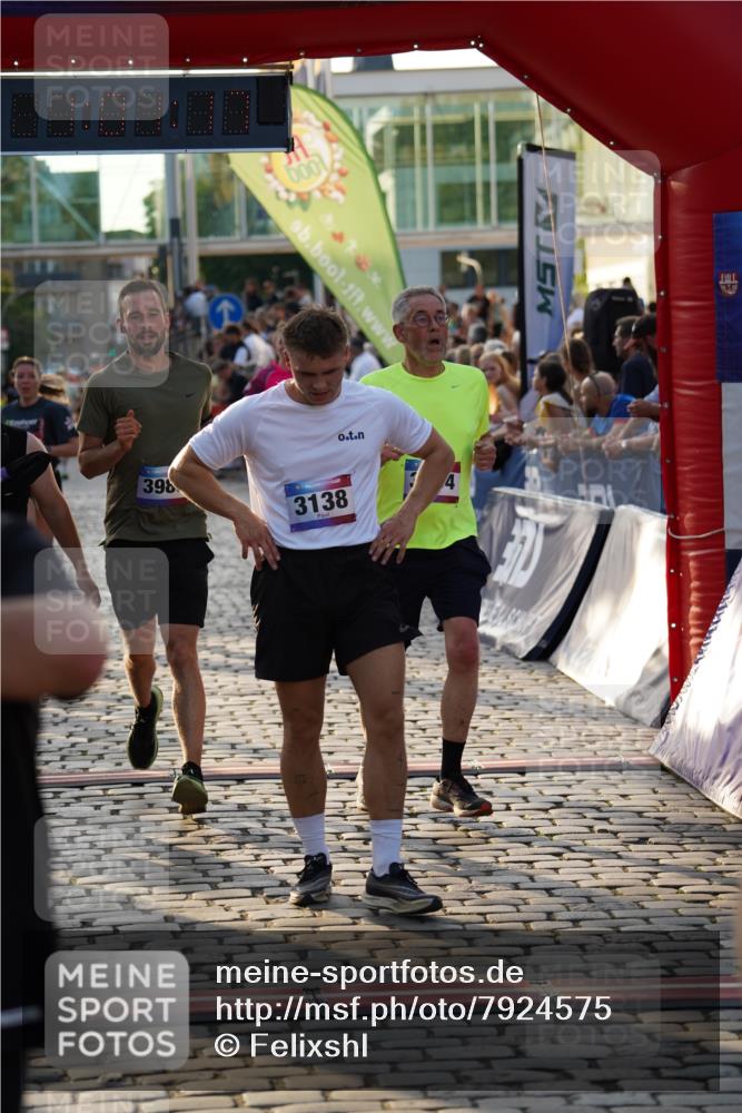 13.06.2025 - Holstenköstenlauf Felixshl http://msf.ph/oto/7924575 13.06.2025 20:01:16 Laufen 2763, 2766, 2889, 3138, 3170, 3174, 3934, 3986 meine-sportfotos.de