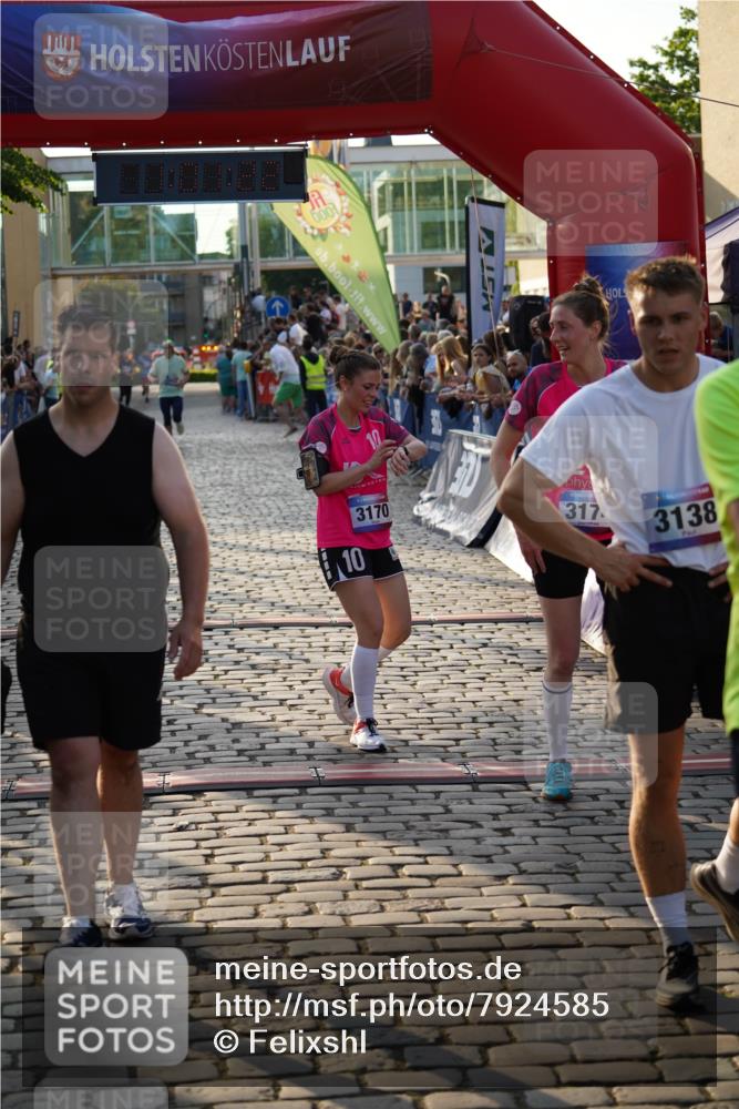 13.06.2025 - Holstenköstenlauf Felixshl http://msf.ph/oto/7924585 13.06.2025 20:01:21 Laufen 2889, 3170, 3174, 3959 meine-sportfotos.de