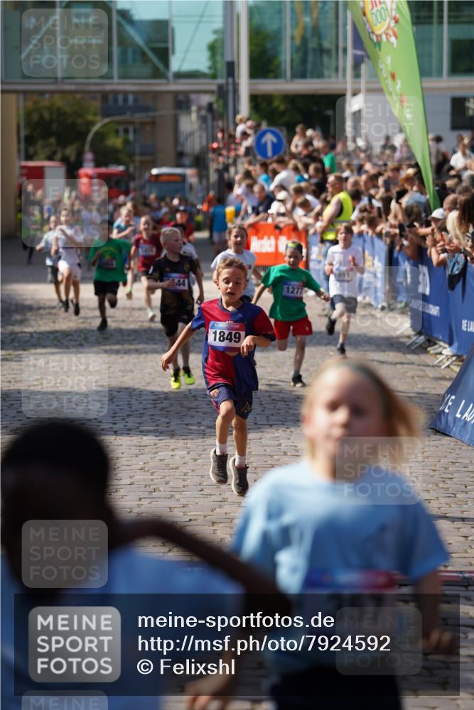 13.06.2025 - Holstenköstenlauf Felixshl http://msf.ph/oto/7924592 13.06.2025 16:20:58 Laufen 357, 358, 891, 983, 993, 1054, 1143, 1144, 1277, 1397, 1415, 1849 meine-sportfotos.de