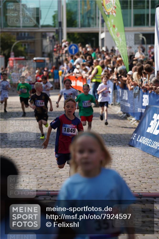 13.06.2025 - Holstenköstenlauf Felixshl http://msf.ph/oto/7924597 13.06.2025 16:20:59 Laufen 352, 358, 722, 891, 983, 993, 1054, 1143, 1144, 1277, 1397, 1415, 1416, 1849 meine-sportfotos.de