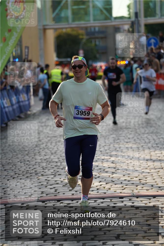 13.06.2025 - Holstenköstenlauf Felixshl http://msf.ph/oto/7924610 13.06.2025 20:01:28 Laufen 2439, 3782, 3959 meine-sportfotos.de