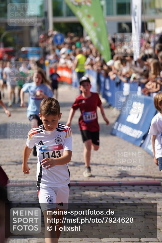 13.06.2025 - Holstenköstenlauf Felixshl http://msf.ph/oto/7924628 13.06.2025 16:21:06 Laufen 19, 156, 349, 352, 358, 361, 492, 722, 743, 891, 993, 1003, 1054, 1061, 1075, 1143, 1275, 1330, 1397, 1415, 1416, 1425 meine-sportfotos.de