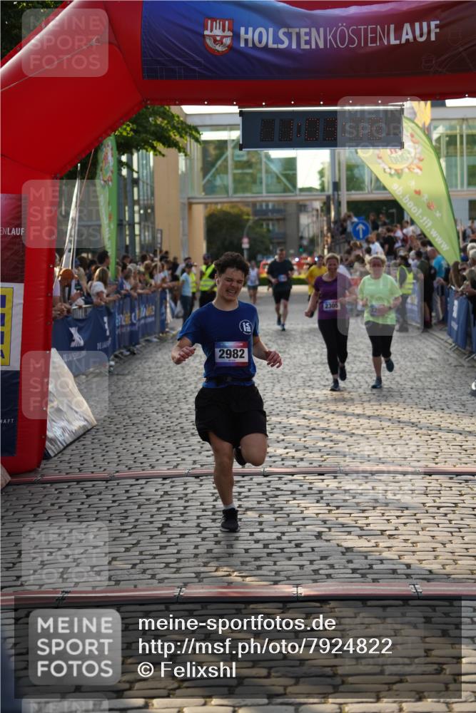 13.06.2025 - Holstenköstenlauf Felixshl http://msf.ph/oto/7924822 13.06.2025 20:03:17 Laufen 2299, 2305, 2982, 3067 meine-sportfotos.de
