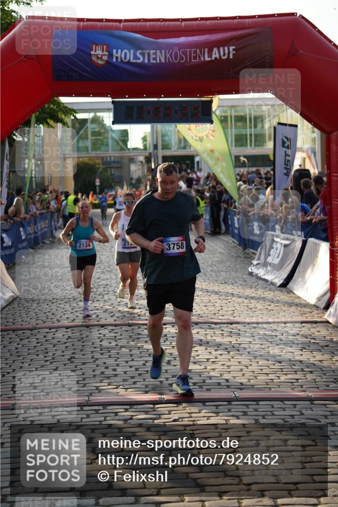 13.06.2025 - Holstenköstenlauf Felixshl http://msf.ph/oto/7924852 13.06.2025 20:03:28 Laufen 2132, 2134, 3067, 3758 meine-sportfotos.de