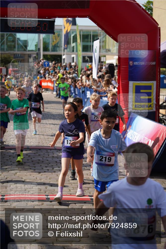 13.06.2025 - Holstenköstenlauf Felixshl http://msf.ph/oto/7924859 13.06.2025 16:21:51 Laufen 104, 111, 120, 219, 472, 475, 493, 620, 623, 721, 753, 875, 894, 982, 1173, 1177, 1223, 1282, 1325, 1847 meine-sportfotos.de