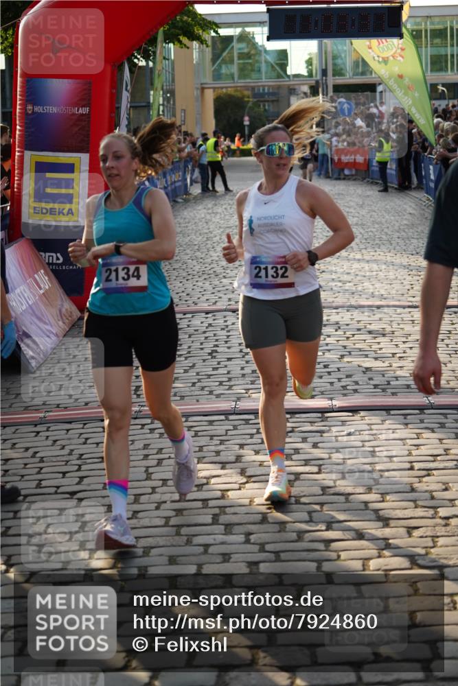 13.06.2025 - Holstenköstenlauf Felixshl http://msf.ph/oto/7924860 13.06.2025 20:03:31 Laufen 2051, 2132, 2134, 3696 meine-sportfotos.de