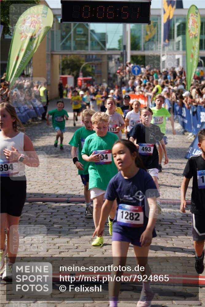 13.06.2025 - Holstenköstenlauf Felixshl http://msf.ph/oto/7924865 13.06.2025 16:21:52 Laufen 104, 111, 120, 472, 475, 493, 620, 623, 721, 753, 875, 894, 982, 1173, 1177, 1223, 1325, 1847 meine-sportfotos.de