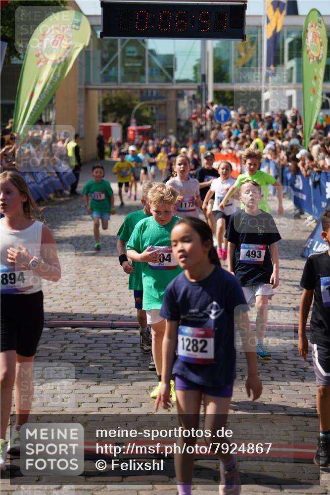 13.06.2025 - Holstenköstenlauf Felixshl http://msf.ph/oto/7924867 13.06.2025 16:21:52 Laufen 104, 111, 120, 472, 475, 493, 620, 623, 721, 753, 875, 894, 982, 1173, 1177, 1223, 1325, 1847 meine-sportfotos.de