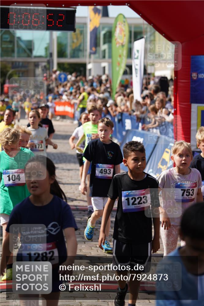 13.06.2025 - Holstenköstenlauf Felixshl http://msf.ph/oto/7924873 13.06.2025 16:21:53 Laufen 104, 111, 120, 472, 475, 493, 620, 623, 721, 748, 753, 875, 888, 982, 1173, 1177, 1223, 1325, 1847 meine-sportfotos.de