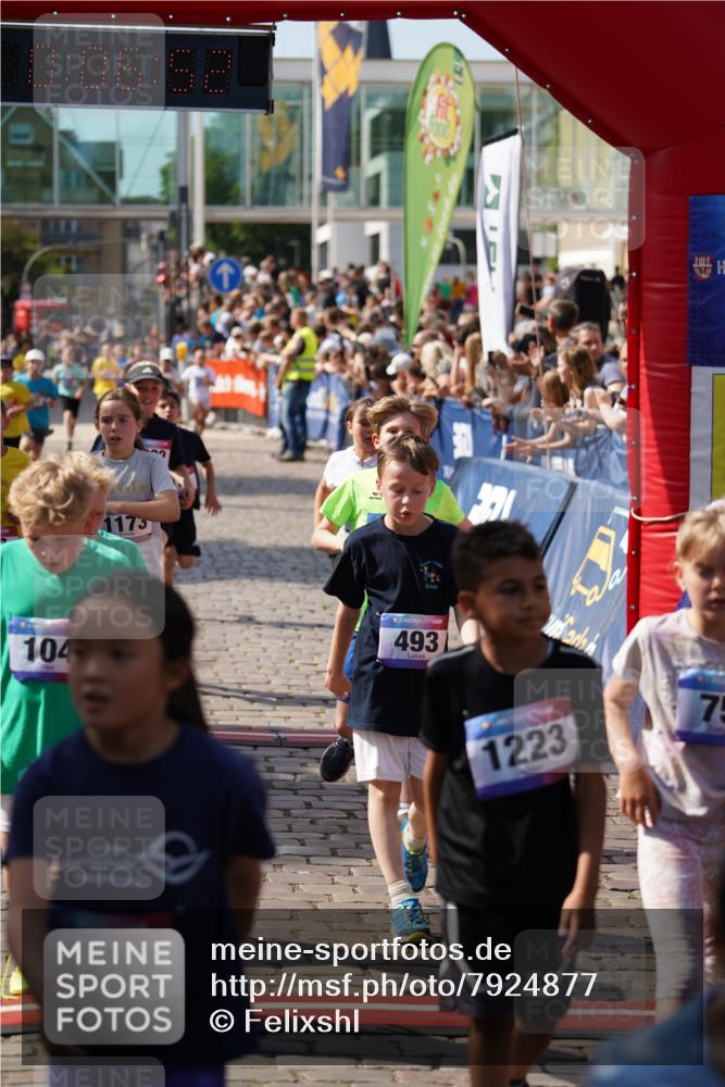 13.06.2025 - Holstenköstenlauf Felixshl http://msf.ph/oto/7924877 13.06.2025 16:21:54 Laufen 104, 111, 120, 472, 475, 493, 620, 623, 721, 748, 875, 888, 982, 1005, 1173, 1177, 1325, 1819, 1847 meine-sportfotos.de