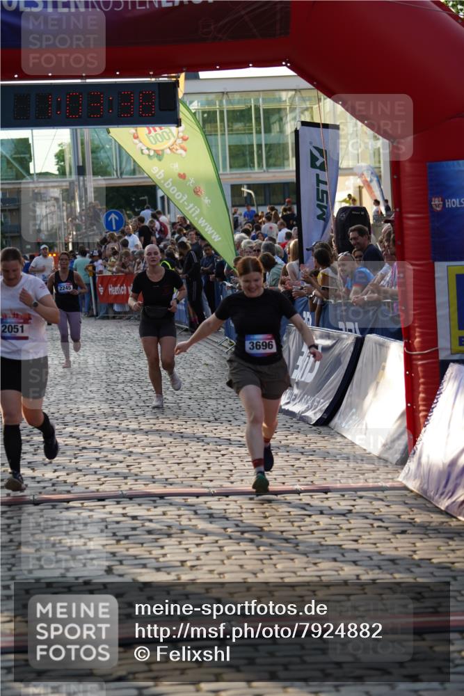 13.06.2025 - Holstenköstenlauf Felixshl http://msf.ph/oto/7924882 13.06.2025 20:03:37 Laufen 2051, 2245, 2549, 2570, 3696 meine-sportfotos.de