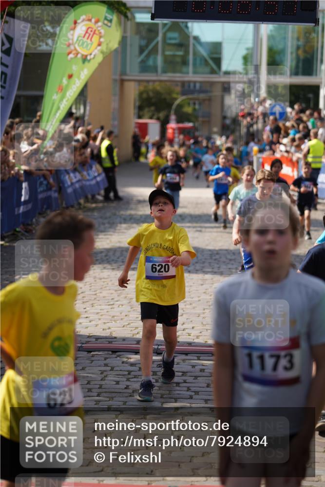 13.06.2025 - Holstenköstenlauf Felixshl http://msf.ph/oto/7924894 13.06.2025 16:21:59 Laufen 360, 475, 494, 496, 620, 624, 629, 721, 748, 888, 984, 1005, 1177, 1325, 1432, 1819, 1829 meine-sportfotos.de