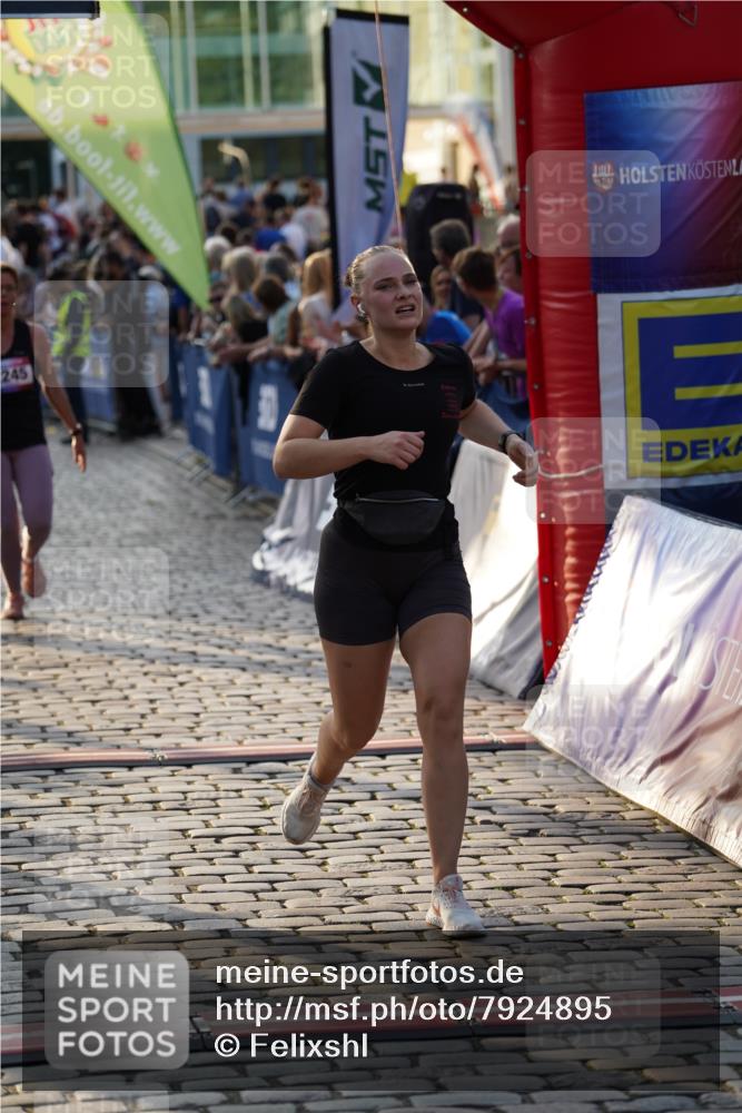 13.06.2025 - Holstenköstenlauf Felixshl http://msf.ph/oto/7924895 13.06.2025 20:03:40 Laufen 2051, 2245, 2549, 2570, 3696, 3932 meine-sportfotos.de