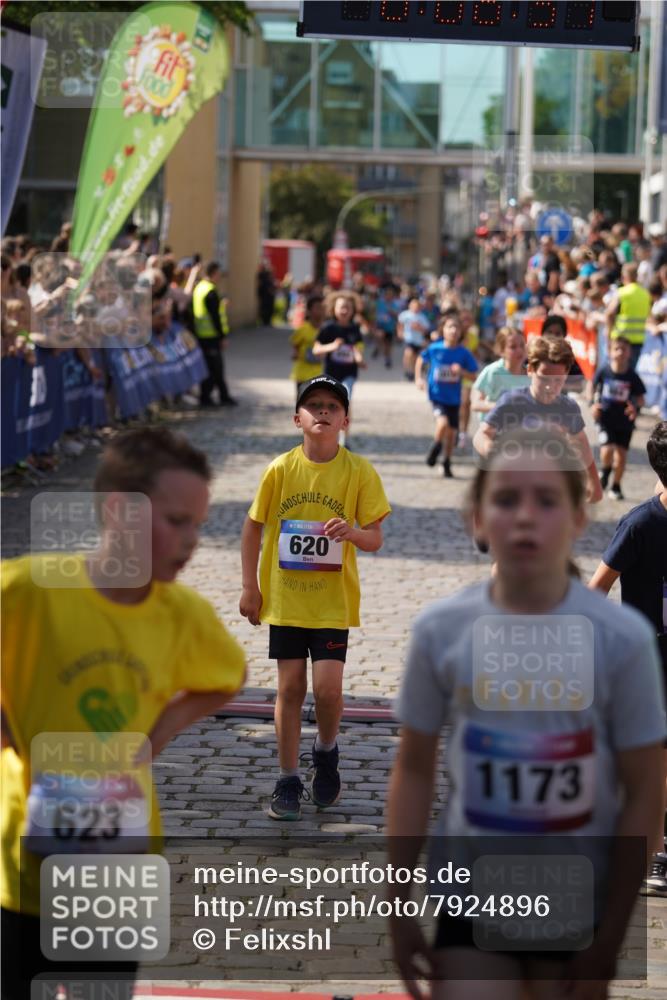13.06.2025 - Holstenköstenlauf Felixshl http://msf.ph/oto/7924896 13.06.2025 16:21:59 Laufen 360, 475, 494, 496, 620, 624, 629, 721, 748, 888, 984, 1005, 1177, 1325, 1432, 1819, 1829 meine-sportfotos.de