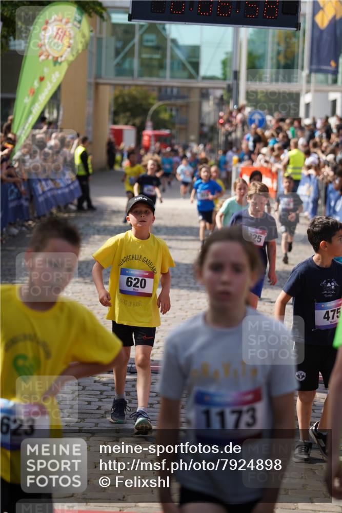 13.06.2025 - Holstenköstenlauf Felixshl http://msf.ph/oto/7924898 13.06.2025 16:21:59 Laufen 360, 475, 494, 496, 620, 624, 629, 721, 748, 888, 984, 1005, 1177, 1325, 1432, 1819, 1829 meine-sportfotos.de