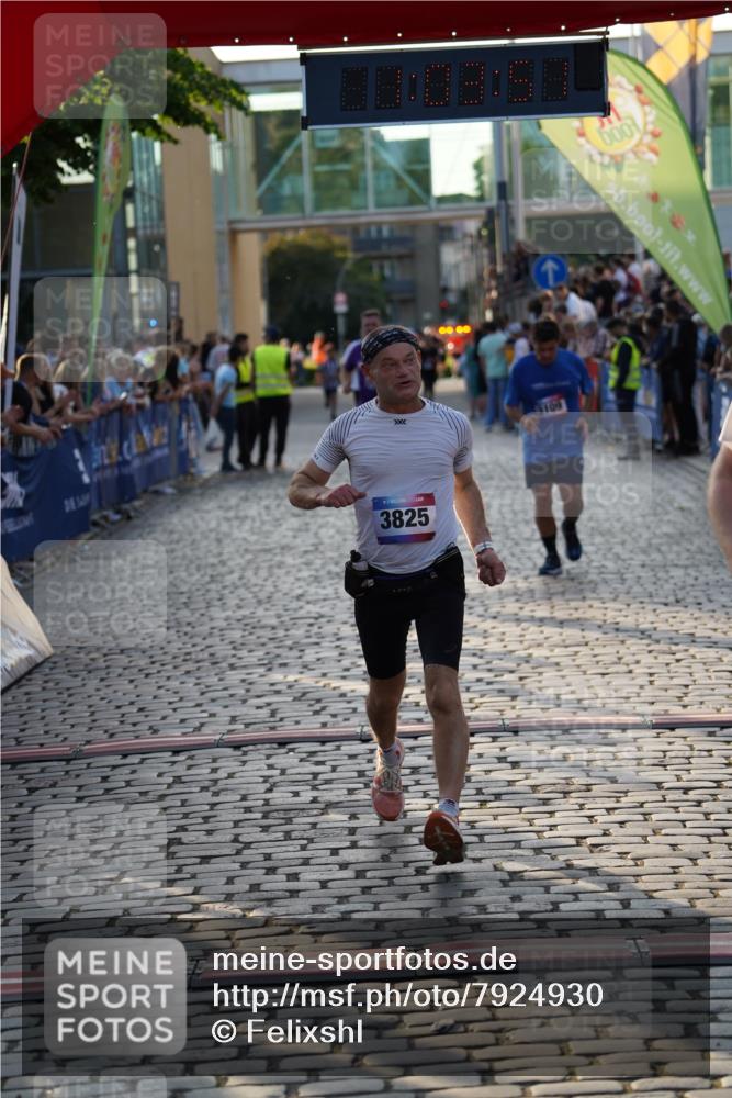 13.06.2025 - Holstenköstenlauf Felixshl http://msf.ph/oto/7924930 13.06.2025 20:03:51 Laufen 2820, 3109, 3825, 3932 meine-sportfotos.de