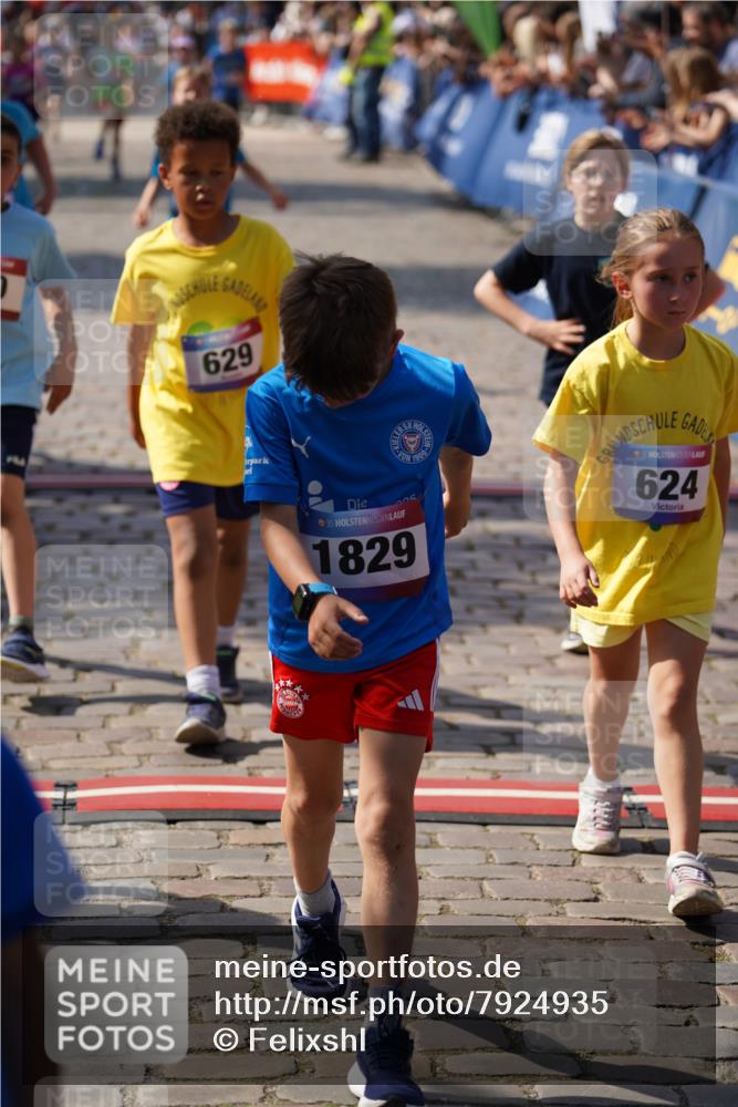 13.06.2025 - Holstenköstenlauf Felixshl http://msf.ph/oto/7924935 13.06.2025 16:22:08 Laufen 14, 345, 360, 496, 624, 629, 752, 996, 1391, 1428, 1432, 1826, 1829, 1942 meine-sportfotos.de