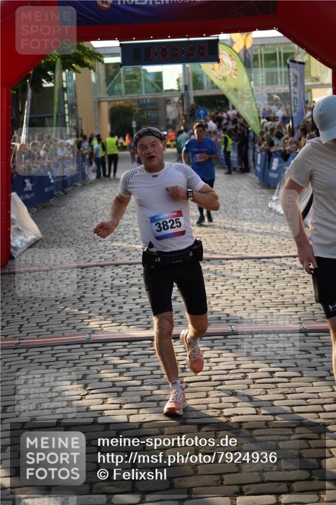 13.06.2025 - Holstenköstenlauf Felixshl http://msf.ph/oto/7924936 13.06.2025 20:03:52 Laufen 2708, 2820, 3109, 3825, 3932 meine-sportfotos.de