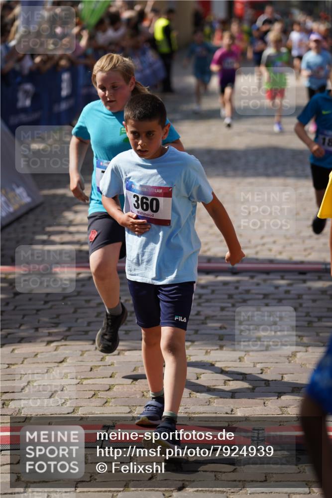 13.06.2025 - Holstenköstenlauf Felixshl http://msf.ph/oto/7924939 13.06.2025 16:22:09 Laufen 14, 345, 360, 496, 629, 752, 996, 1391, 1428, 1432, 1826, 1942 meine-sportfotos.de