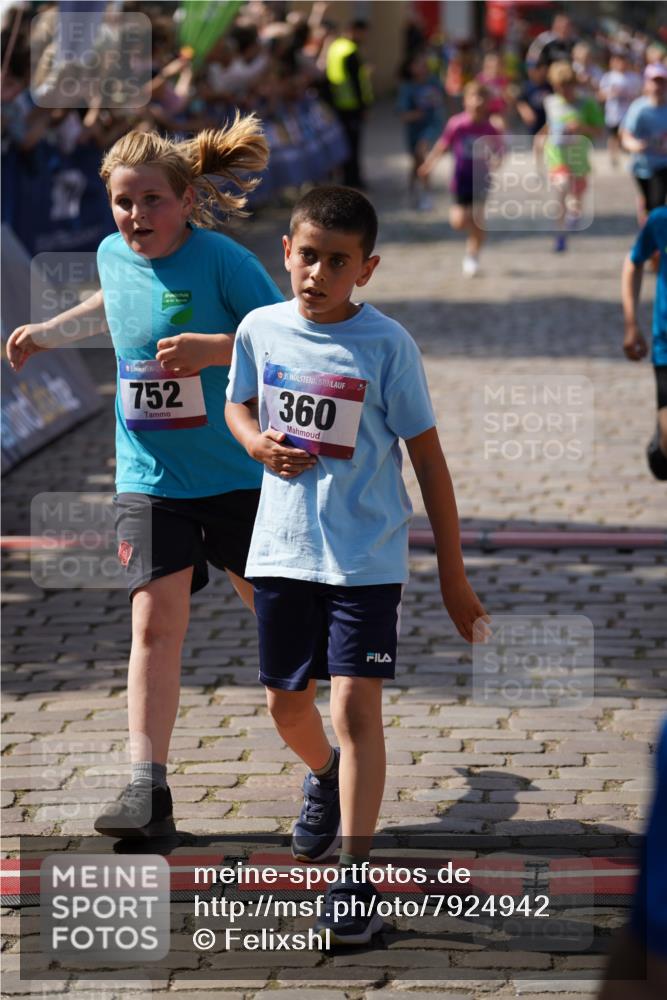 13.06.2025 - Holstenköstenlauf Felixshl http://msf.ph/oto/7924942 13.06.2025 16:22:09 Laufen 14, 345, 360, 496, 629, 752, 996, 1391, 1428, 1432, 1826, 1942 meine-sportfotos.de